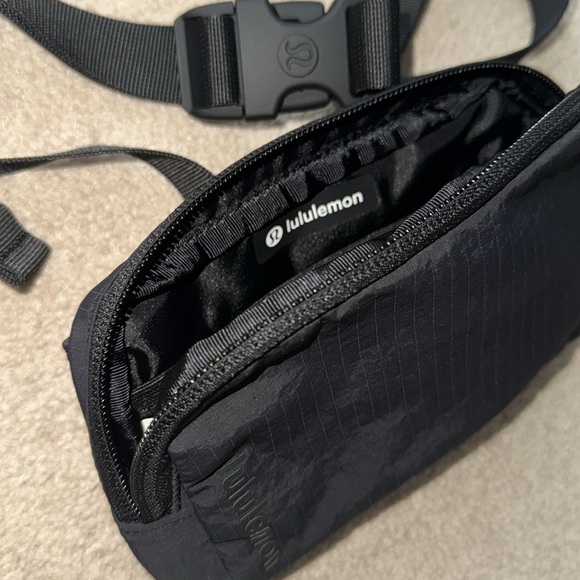 Lululemon Mini Belt Bag - Picture 7 of 8